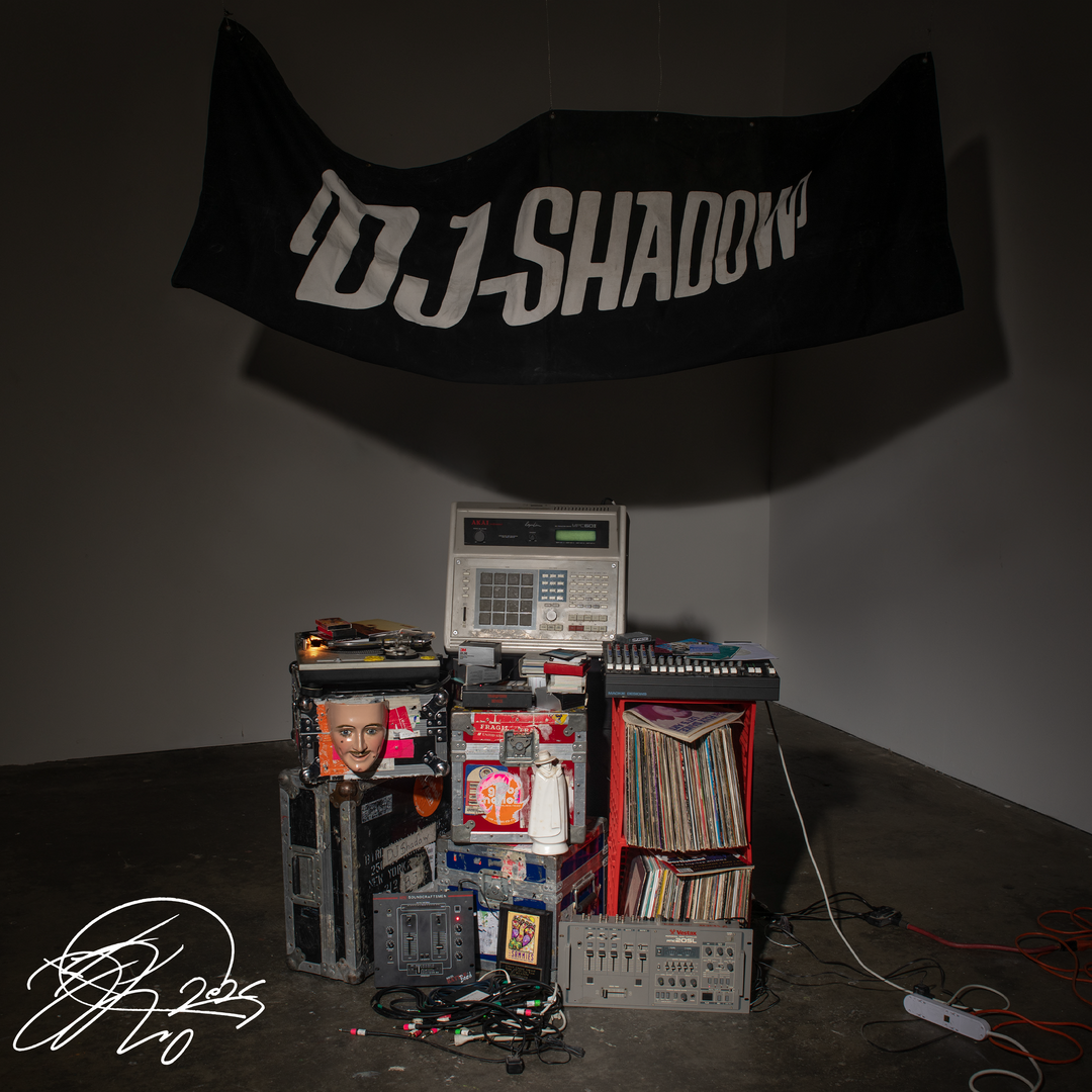 DJ Shadow 'The Mo' Wax Singles, 1993-1997' Box Set with Exclusive Sign DJ Shadow 'The Mo' Wax Singles, 1993-1997' Box Set with Exclusive Sign